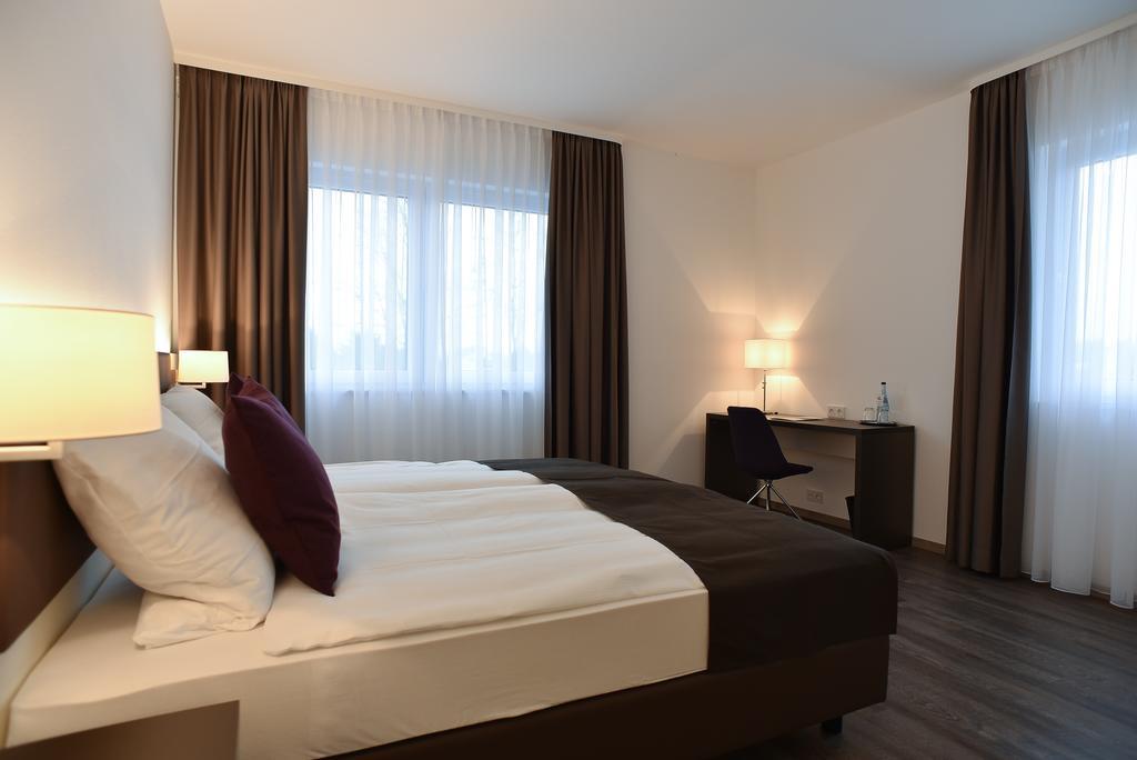 Guesthouse Lichtenau Nußloch Kamer foto