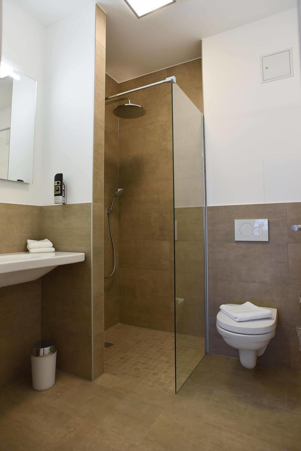Guesthouse Lichtenau Nußloch Buitenkant foto